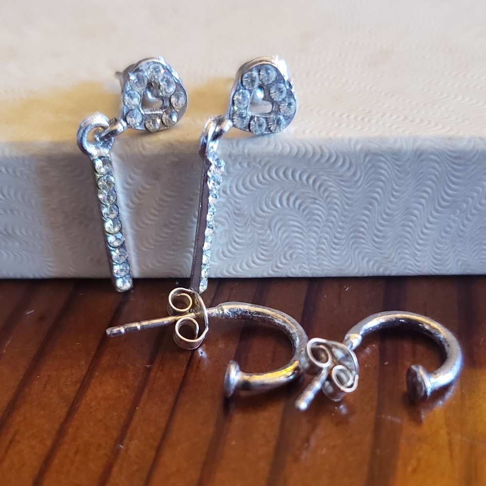 Set Of 2 Earrings